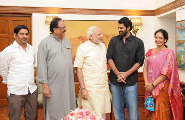 krishnam raju politics,krishnam raju prabhas,krishnam raju new delhi politicians  కృష్ణంరాజుకి అలా కలిసొస్తోంది